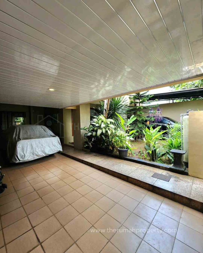 Rumah-Private-Pool-Komplek-Perumahan-Bintaro-Sektror-3-Jalan-Lebar-dan-Nyaman-4