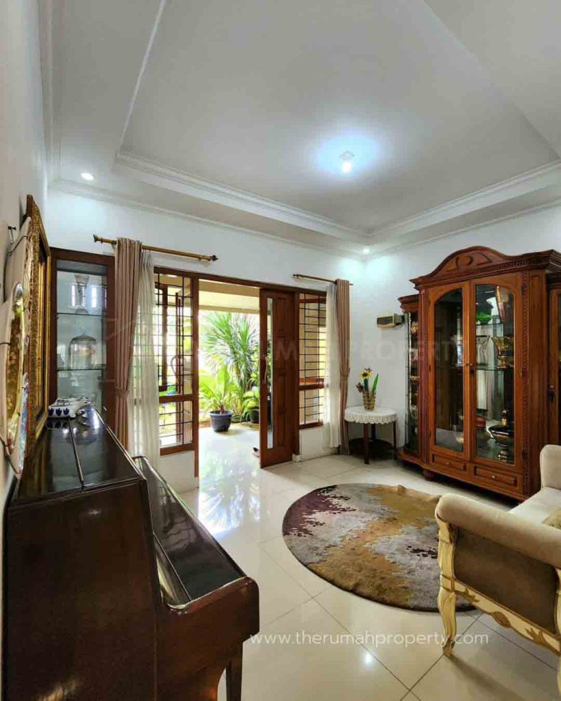 Rumah-Private-Pool-Komplek-Perumahan-Bintaro-Sektror-3-Jalan-Lebar-dan-Nyaman-5
