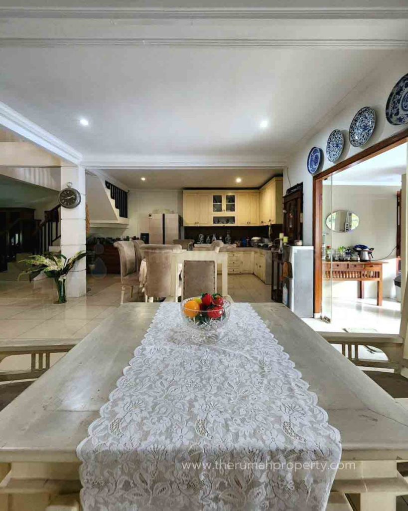 Rumah-Private-Pool-Komplek-Perumahan-Bintaro-Sektror-3-Jalan-Lebar-dan-Nyaman-7