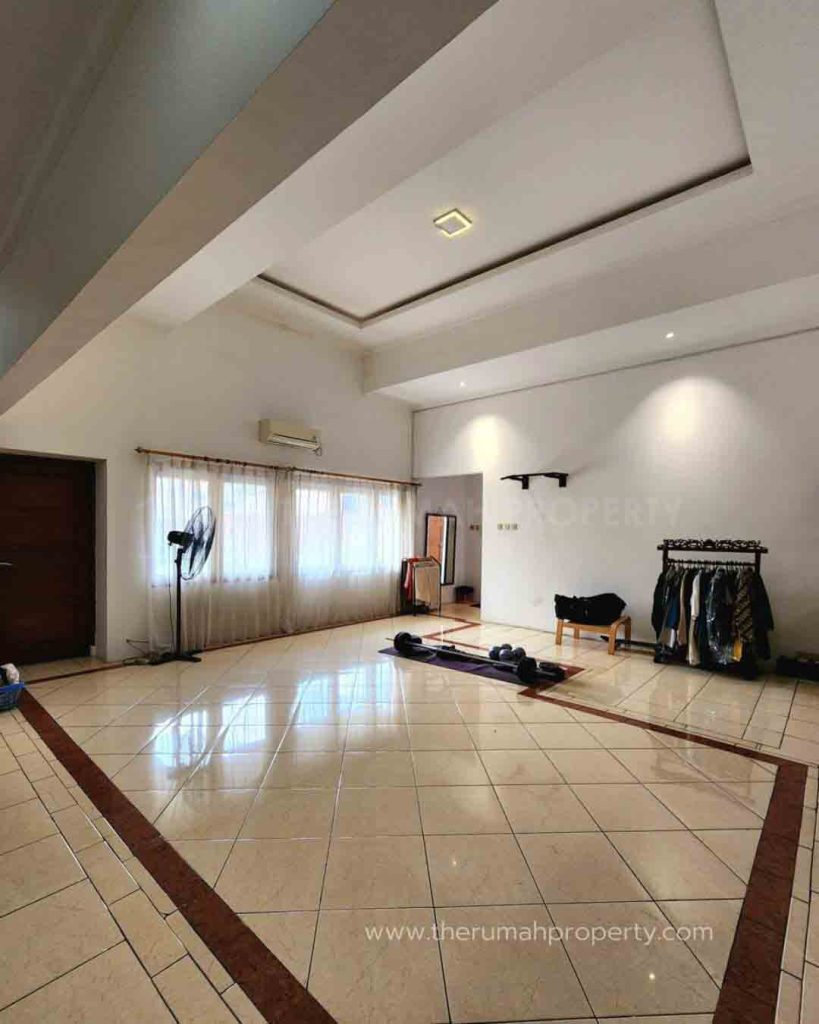 Rumah-Private-Pool-Komplek-Perumahan-Bintaro-Sektror-3-Jalan-Lebar-dan-Nyaman-8