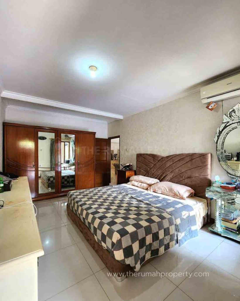 Rumah-Private-Pool-Komplek-Perumahan-Bintaro-Sektror-3-Jalan-Lebar-dan-Nyaman-9