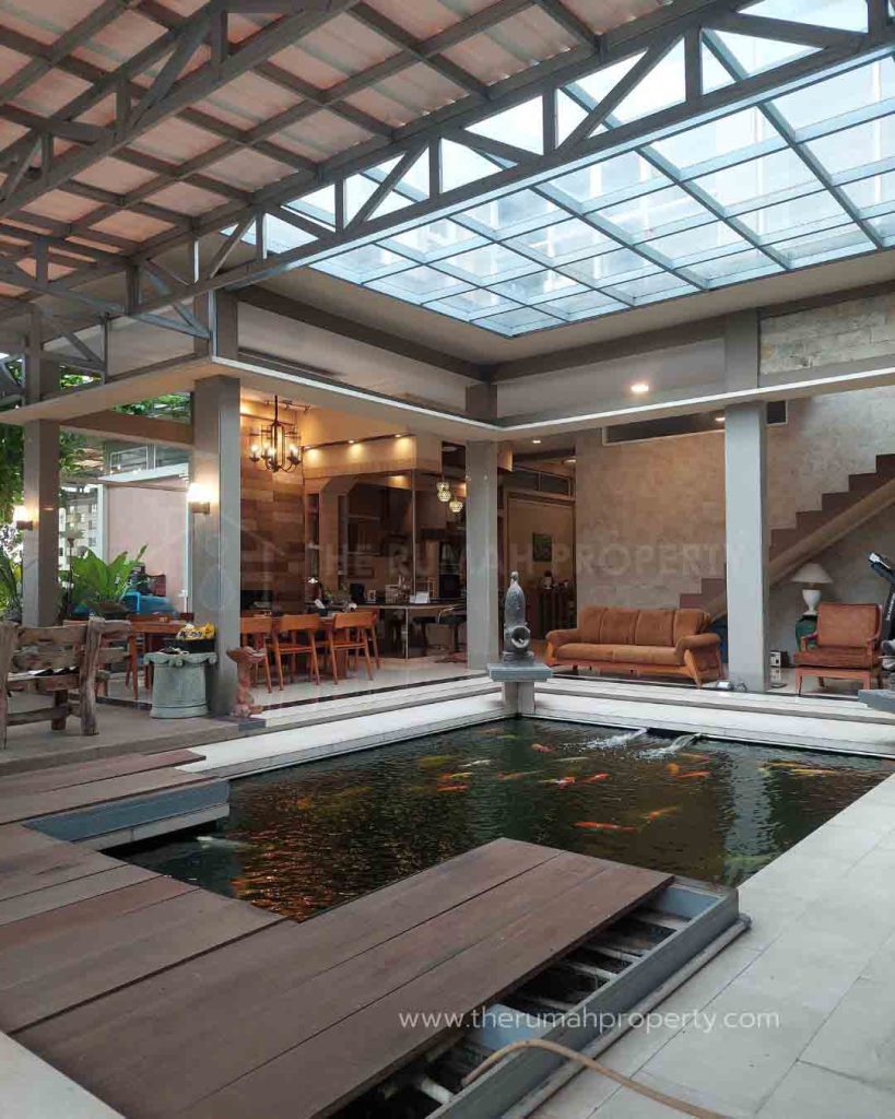 Rumah-Tanah-Luas-Dekat-Cimanggis-Emeralda-Golf-Ada-Kolam-Ikan-Koi-Halaman-Luas-18