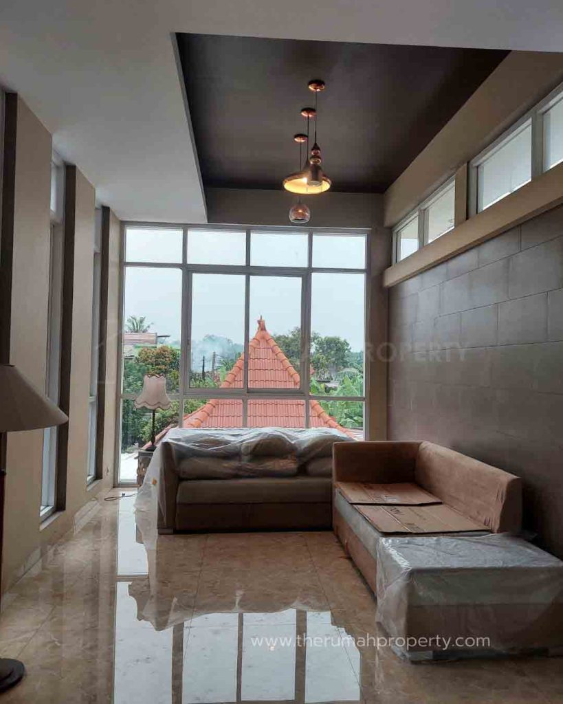 Rumah-Tanah-Luas-Dekat-Cimanggis-Emeralda-Golf-Ada-Kolam-Ikan-Koi-Halaman-Luas-30