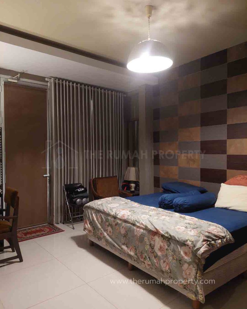 Rumah-Tanah-Luas-Dekat-Cimanggis-Emeralda-Golf-Ada-Kolam-Ikan-Koi-Halaman-Luas-35