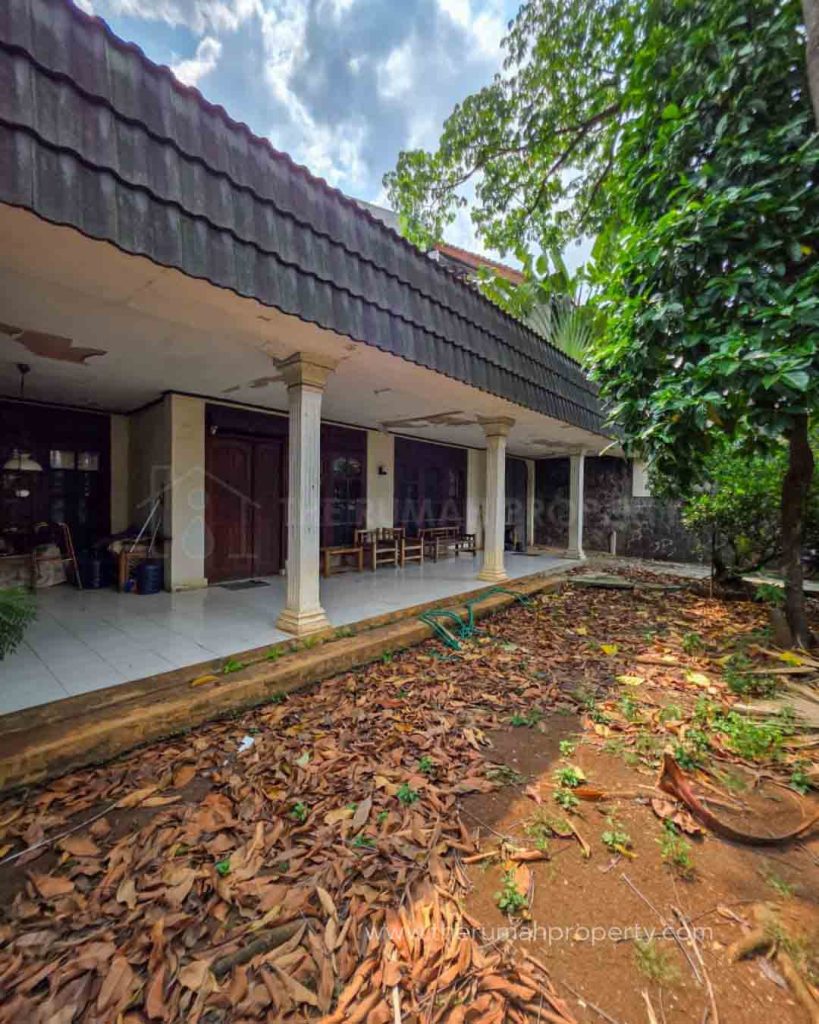 Rumah-Tua-Dijual-Hitung-Tanah-Saja-Kebayoran-Baru-Lokasi-Pinggir-Jalan-Area-Bisa-Untuk-Komersil-2