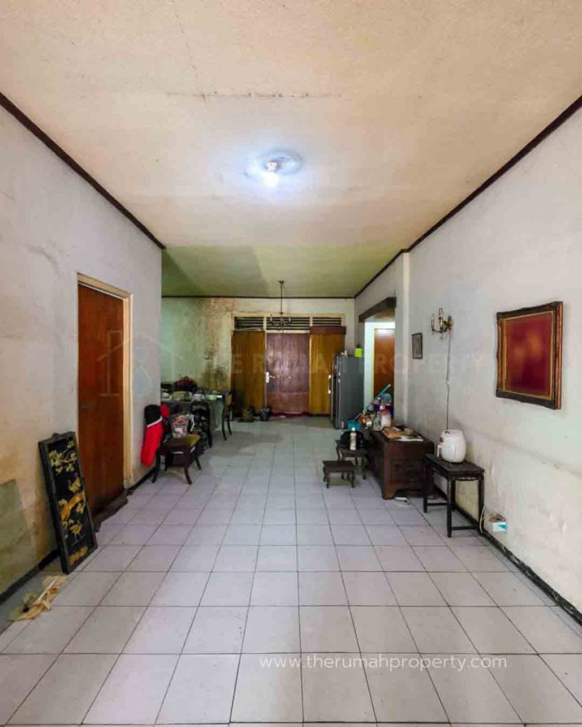 Rumah-Tua-Dijual-Hitung-Tanah-Saja-Kebayoran-Baru-Lokasi-Pinggir-Jalan-Area-Bisa-Untuk-Komersil-6