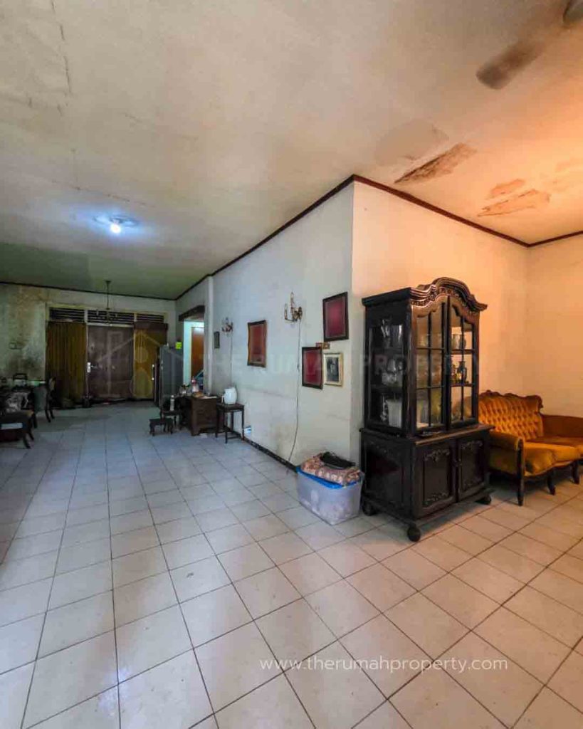 Rumah-Tua-Dijual-Hitung-Tanah-Saja-Kebayoran-Baru-Lokasi-Pinggir-Jalan-Area-Bisa-Untuk-Komersil-7