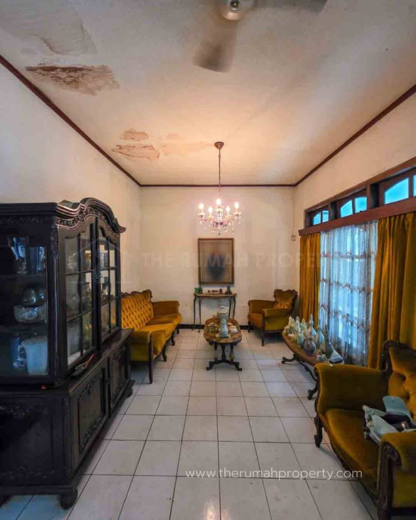 Rumah-Tua-Dijual-Hitung-Tanah-Saja-Kebayoran-Baru-Lokasi-Pinggir-Jalan-Area-Bisa-Untuk-Komersil-8