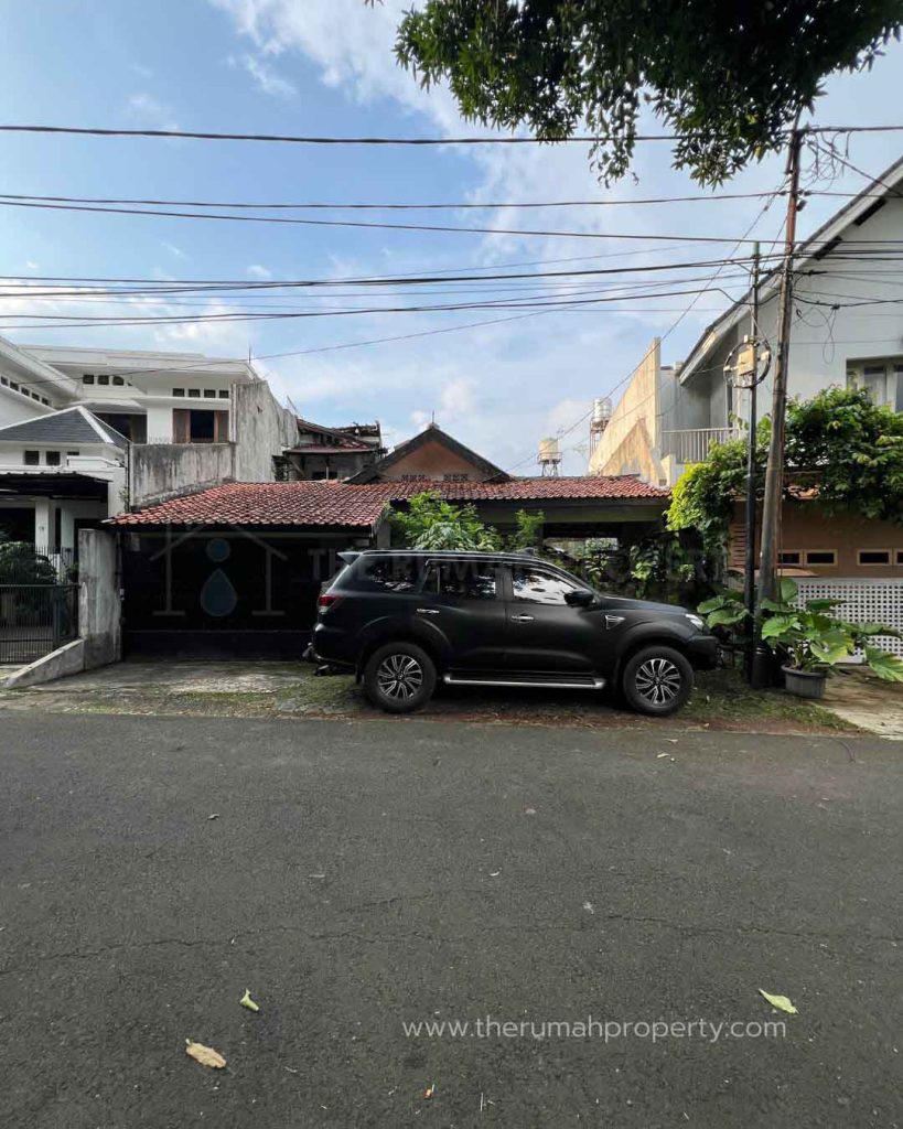 Rumah-Tua-Dijual-di-Kebayoran-Baru-Hanya-Hitung-Tanah-Saja-Dekat-ke-Blok-M-3
