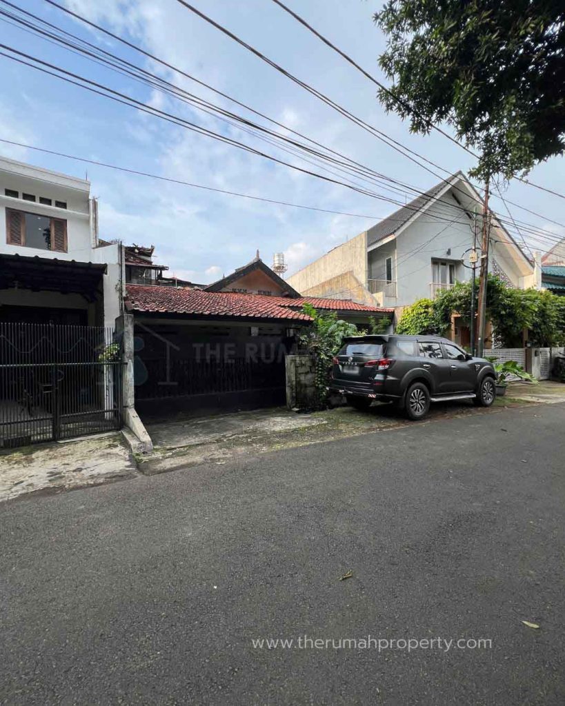Rumah-Tua-Dijual-di-Kebayoran-Baru-Hanya-Hitung-Tanah-Saja-Dekat-ke-Blok-M-4