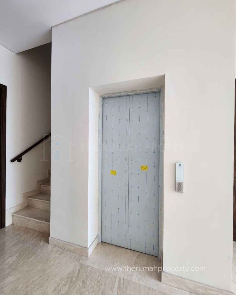 Townhouse-4-Lantai-Private-Lift-Pondok-Pinang-Jakarta-Selatan-Dekat-ke-Pondok-Indah-6