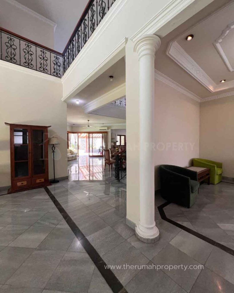 Townhouse-Ampera-Jaksel-Dijual-Tanah-895-Meter-Ada-Kolam-Renang-Lingkungan-Tenang-11