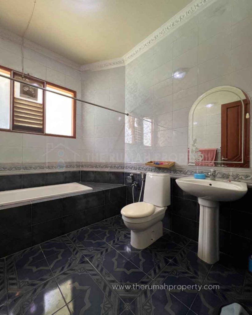 Townhouse-Ampera-Jaksel-Dijual-Tanah-895-Meter-Ada-Kolam-Renang-Lingkungan-Tenang-17