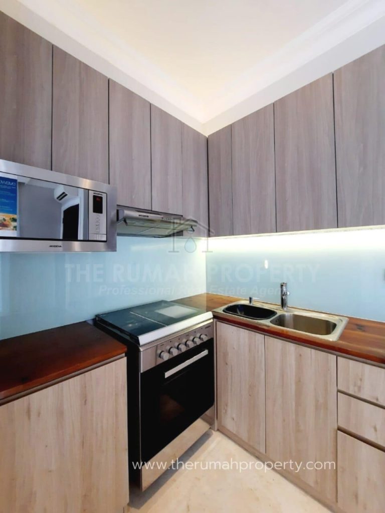 Desain Dapur dengan Kitchen Set Bermotif Kayu Modern (1)