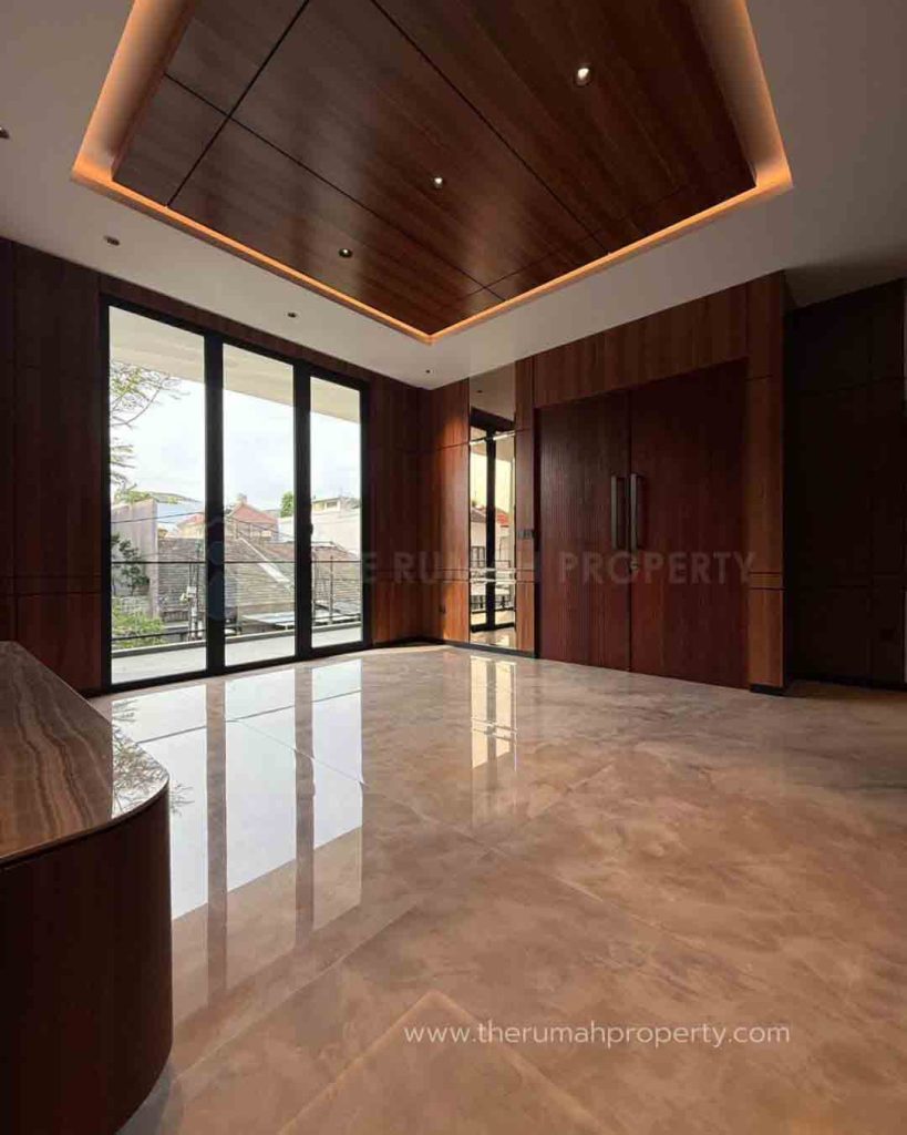 Dijual-Rumah-Baru-Private-Pool-Dengan-Lift-Pribadi-di-Puri-Indah-Jakarta-Barat-8