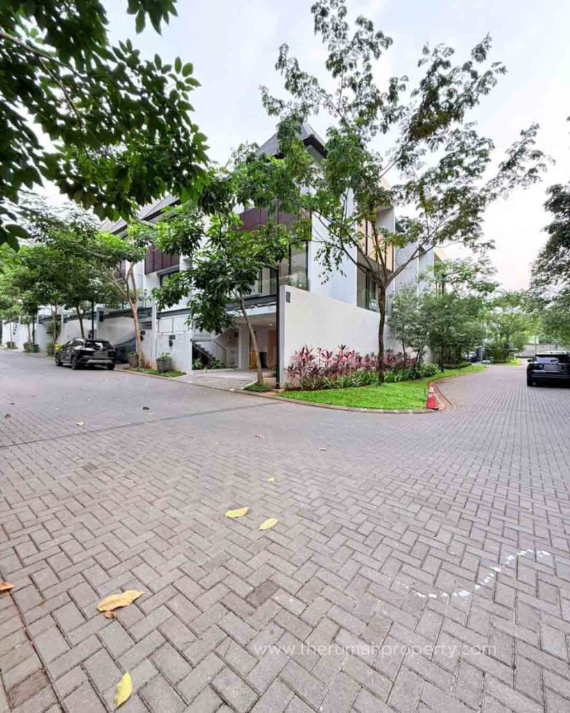 Dijual-Rumah-Hook-di-Serenia-Hills-Unfurnished-Hadap-Timur-3