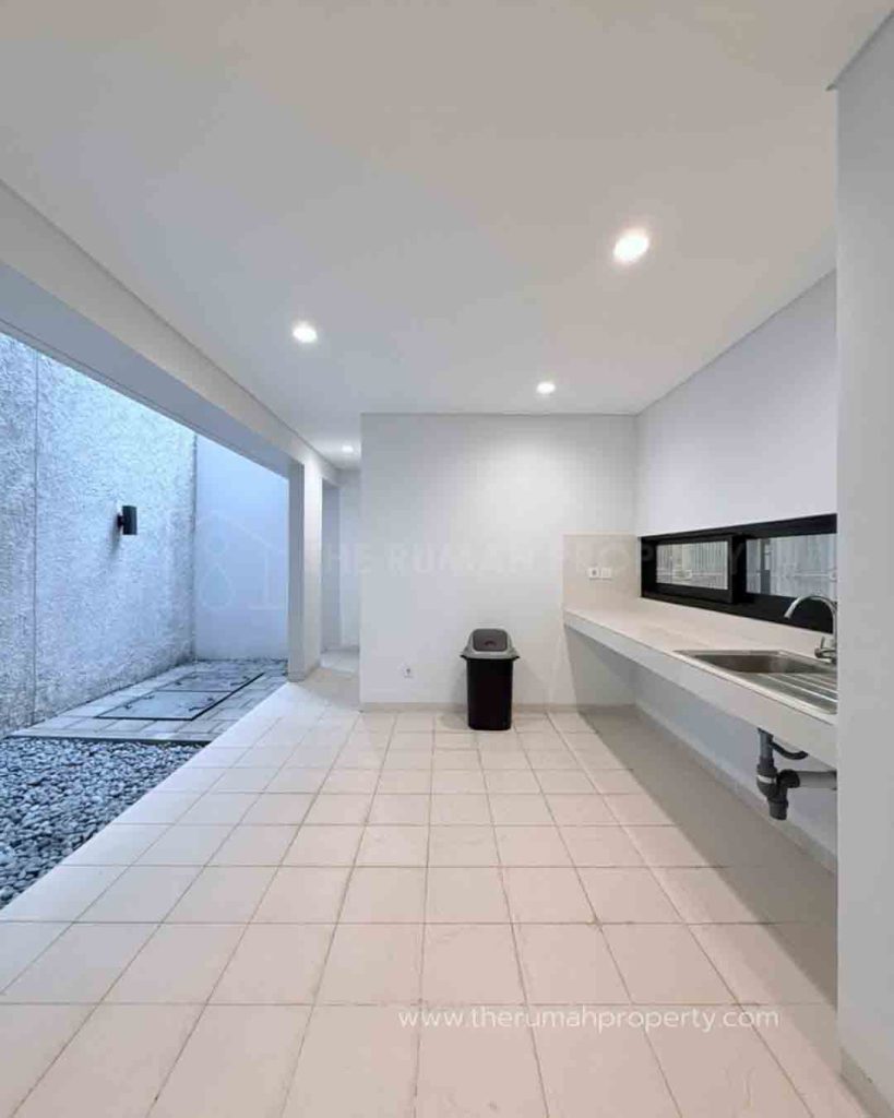 Dijual-Rumah-Hook-di-Serenia-Hills-Unfurnished-Hadap-Timur-7