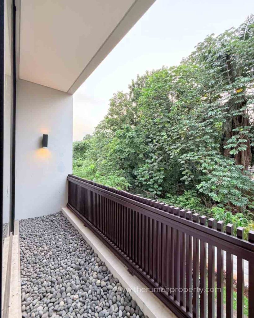 Dijual-Rumah-Hook-di-Serenia-Hills-Unfurnished-Hadap-Timur-9