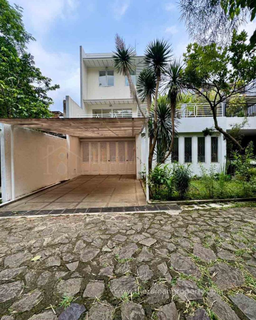 Dijual-Townhouse-Private-Pool-3-Lantai-Nuansa-Bali-1