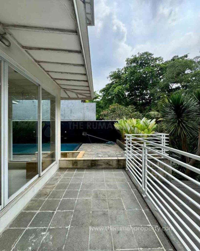 Dijual-Townhouse-Private-Pool-3-Lantai-Nuansa-Bali-3