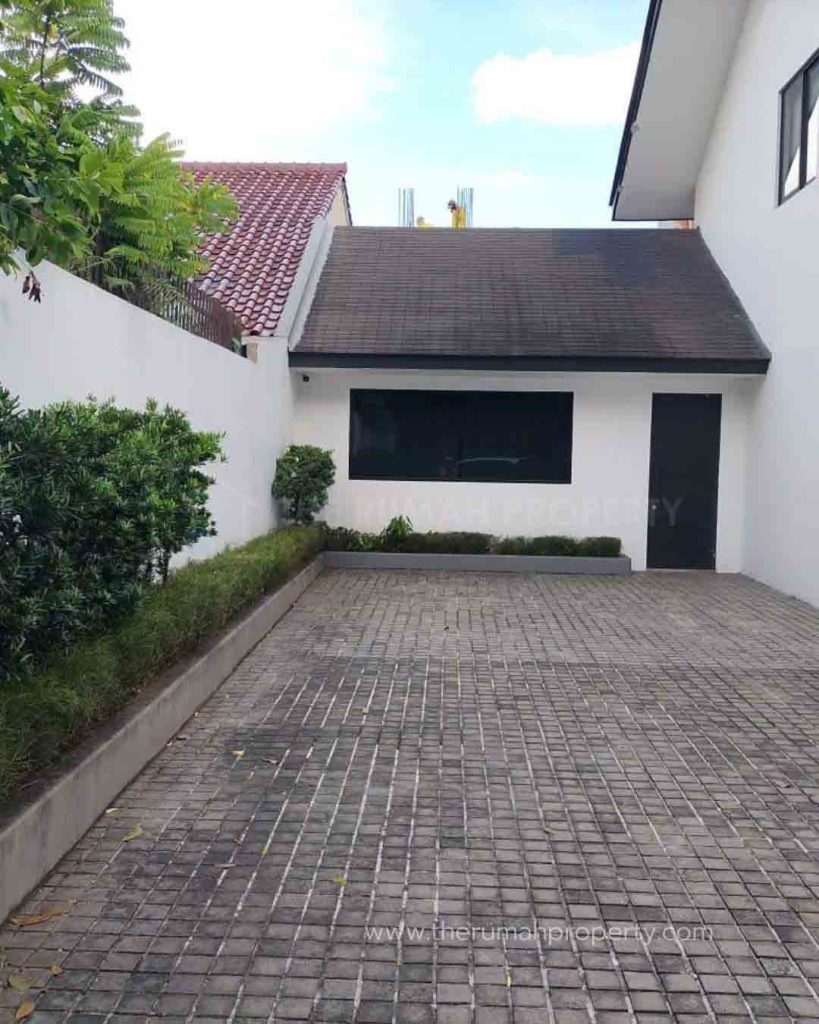Disewakan-Rumah-2-Lantai-di-Pinggir-Jalan-Kebayoran-Baru-Sudah-Renovasi-2