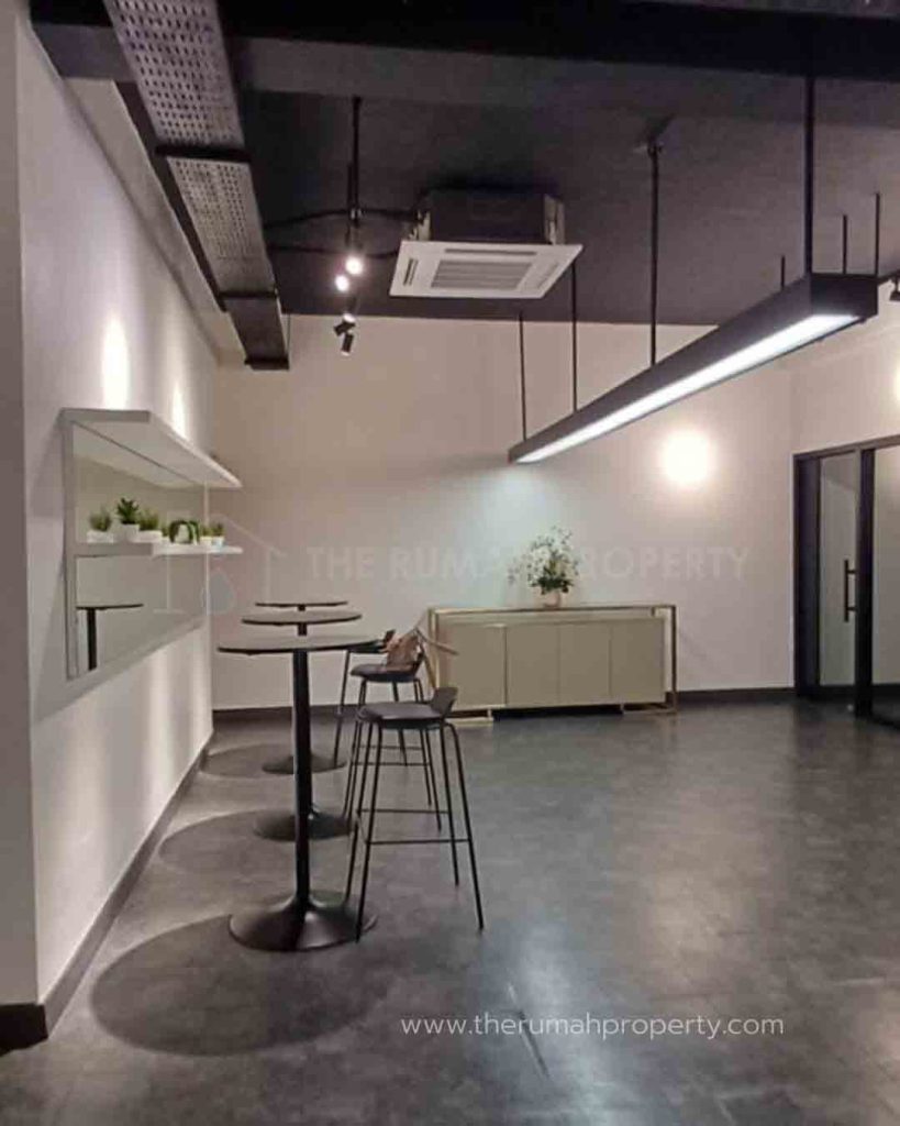 Disewakan-Rumah-2-Lantai-di-Pinggir-Jalan-Kebayoran-Baru-Sudah-Renovasi-4