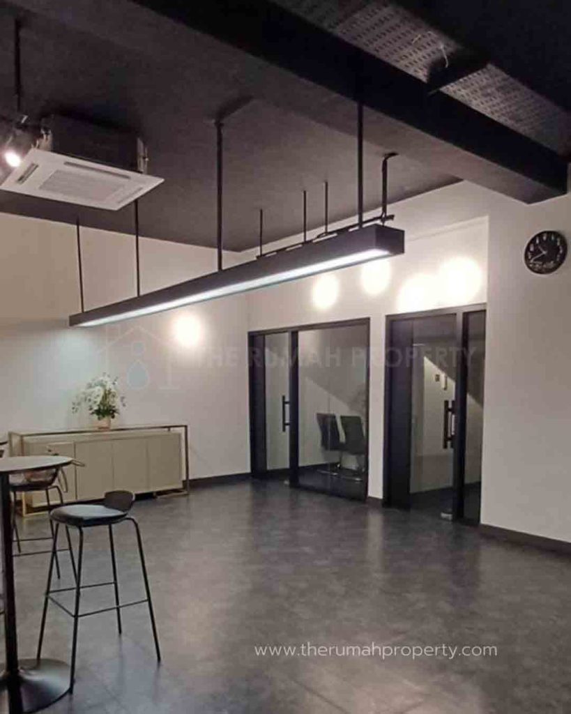 Disewakan-Rumah-2-Lantai-di-Pinggir-Jalan-Kebayoran-Baru-Sudah-Renovasi-5