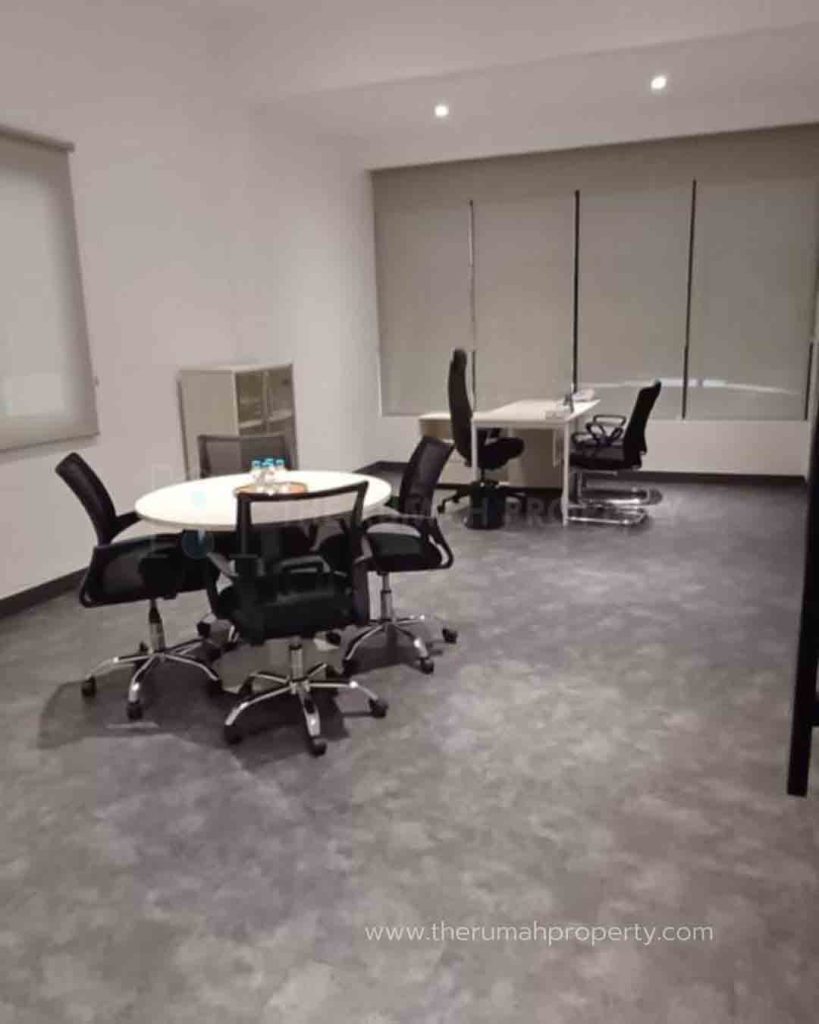 Disewakan-Rumah-2-Lantai-di-Pinggir-Jalan-Kebayoran-Baru-Sudah-Renovasi-8