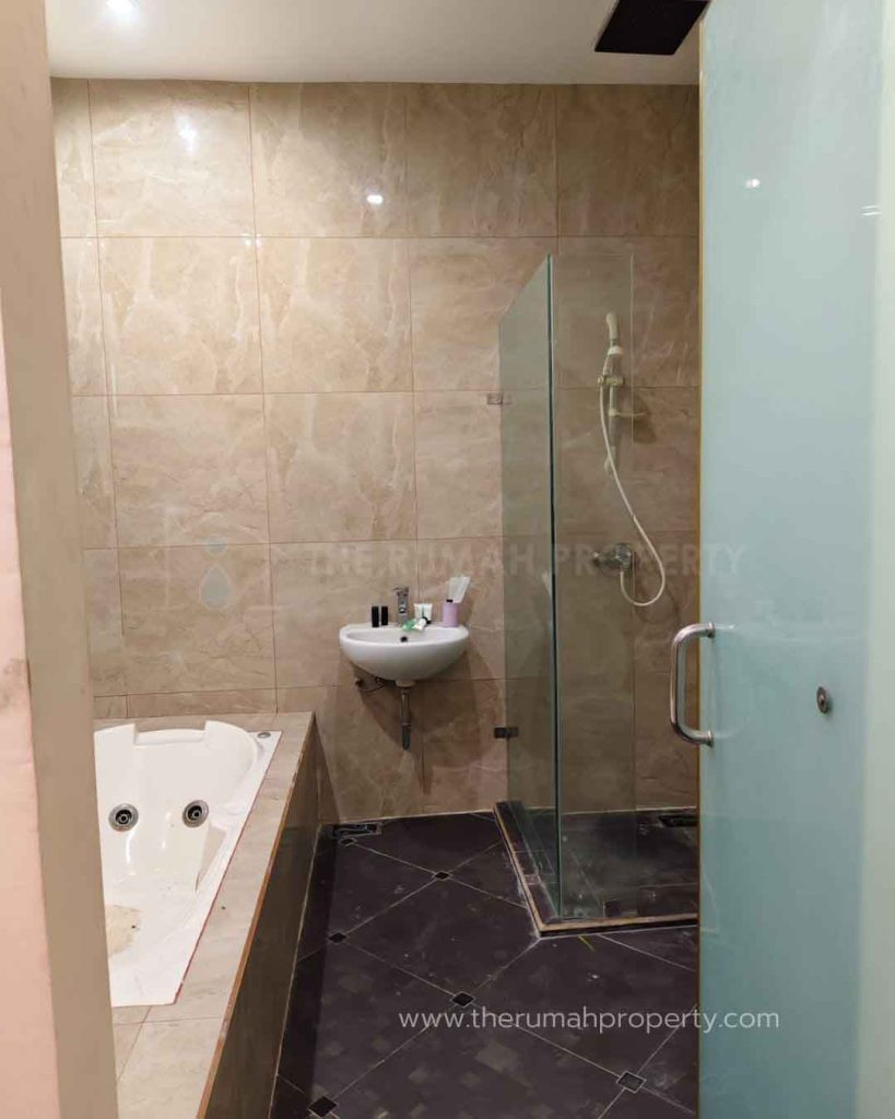 Jual-Cepat-Rumah-Dalam-Cluster-di-BSD-Tangerang-Private-Pool-Hadap-Timur-11