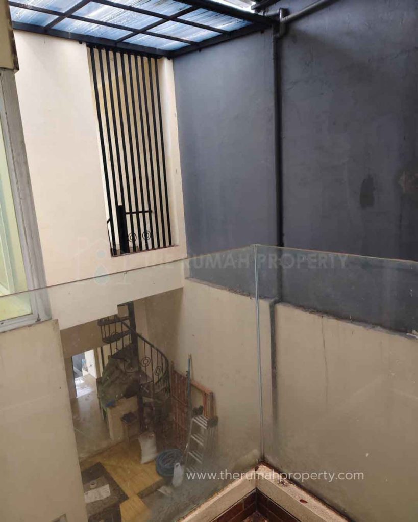Jual-Cepat-Rumah-Dalam-Cluster-di-BSD-Tangerang-Private-Pool-Hadap-Timur-6