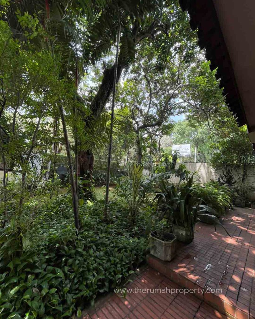 Jual-Rumah-Lama-Berada-di-Jalan-Utama-di-Pondok-Indah-Jaksel-2
