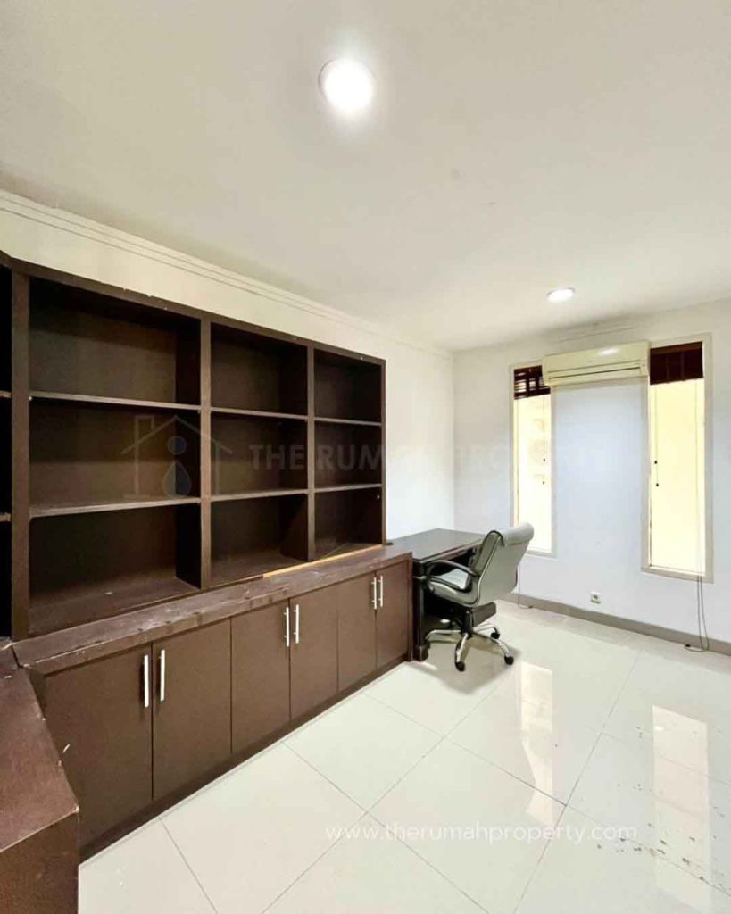 Jual-Rumah-Siap-Huni-2-Lantai-Fasilitas-Kolam-Renang-Kemang-Jaksel-10