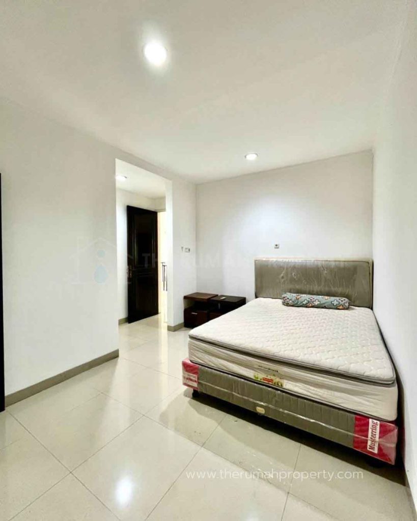 Jual-Rumah-Siap-Huni-2-Lantai-Fasilitas-Kolam-Renang-Kemang-Jaksel-11