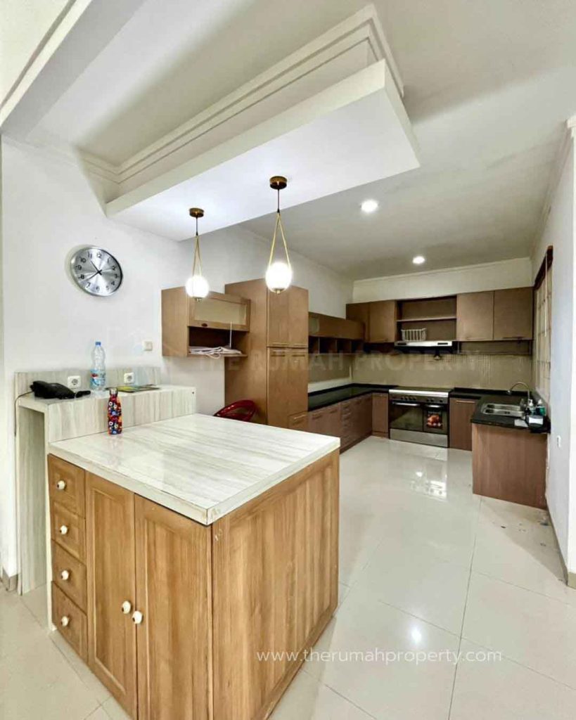 Jual-Rumah-Siap-Huni-2-Lantai-Fasilitas-Kolam-Renang-Kemang-Jaksel-8