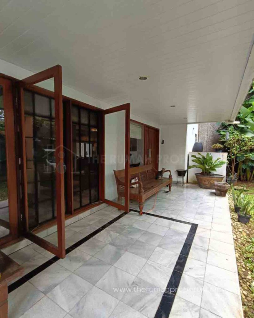 Jual-Rumah-Siap-Huni-2-Lantai-di-Simprug-Golf-Jakarta-Selatan-4