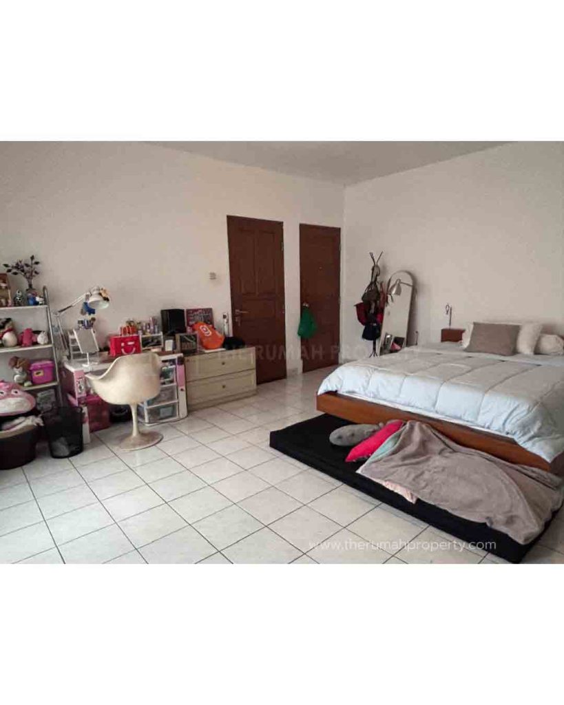 Jual-Rumah-Siap-Huni-2-Lantai-di-Simprug-Golf-Jakarta-Selatan-9