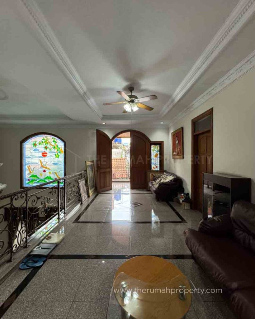 Jual-Rumah-Siap-Huni-Cipete-Kemang-Jaksel-Private-Pool-Desain-Klasik-10