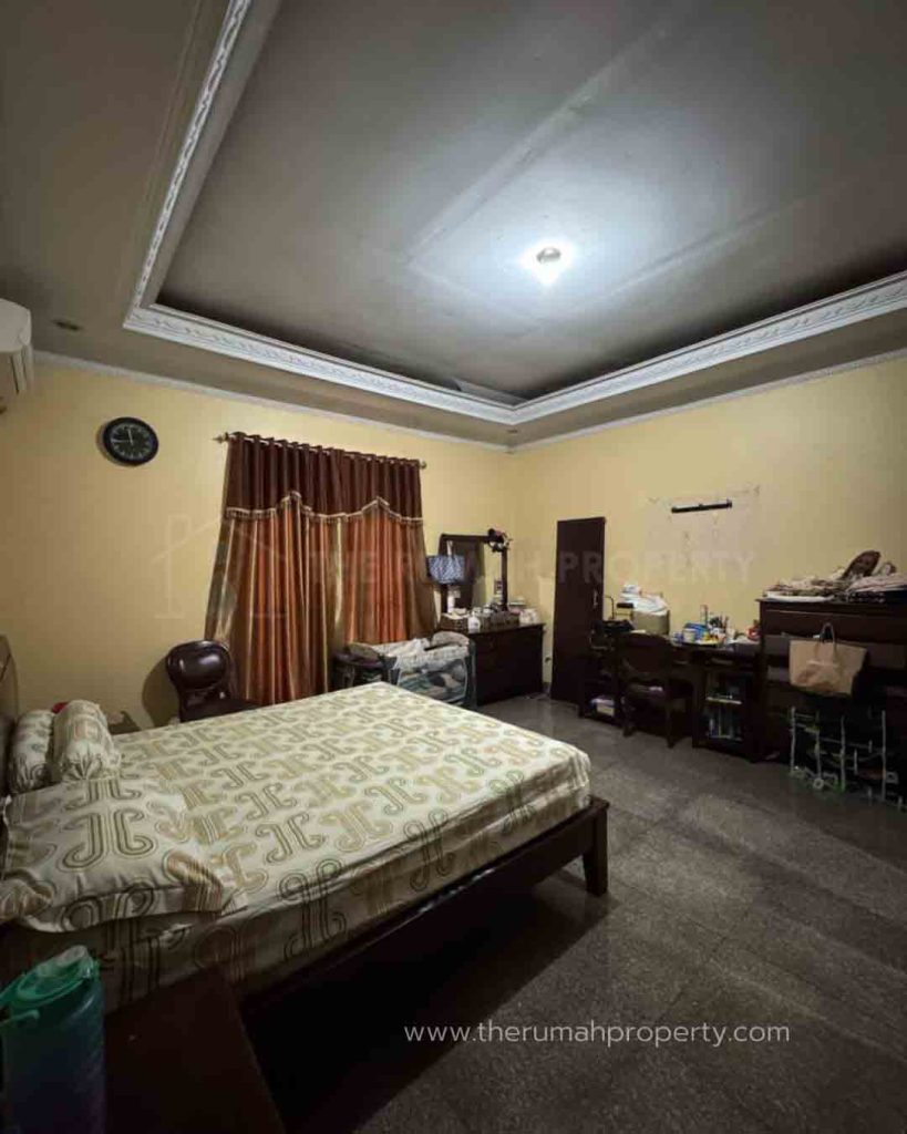 Jual-Rumah-Siap-Huni-Cipete-Kemang-Jaksel-Private-Pool-Desain-Klasik-11