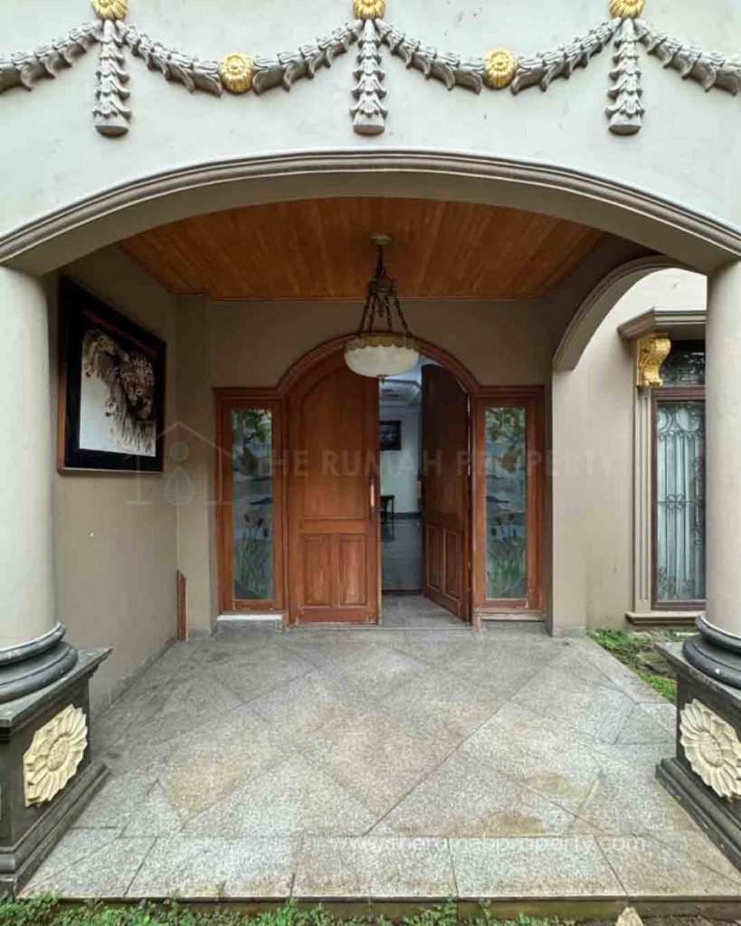 Jual-Rumah-Siap-Huni-Cipete-Kemang-Jaksel-Private-Pool-Desain-Klasik-2