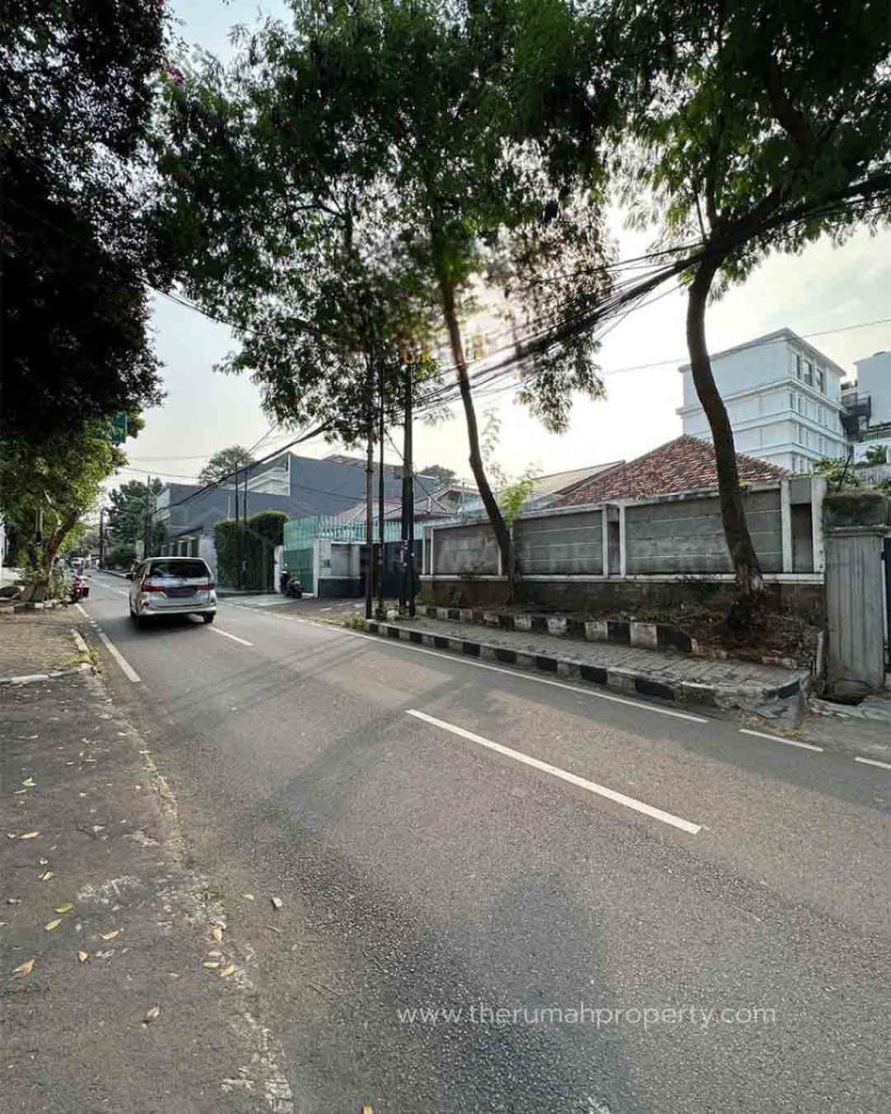 Jual-Rumah-Tua-Hitung-Tanah-di-Menteng-Jakarta-Pusat-Jalan-Lebar-4