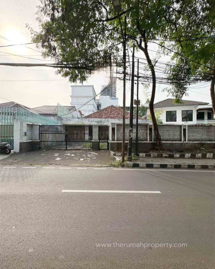 Jual-Rumah-Tua-Hitung-Tanah-di-Menteng-Jakarta-Pusat-Jalan-Lebar-5