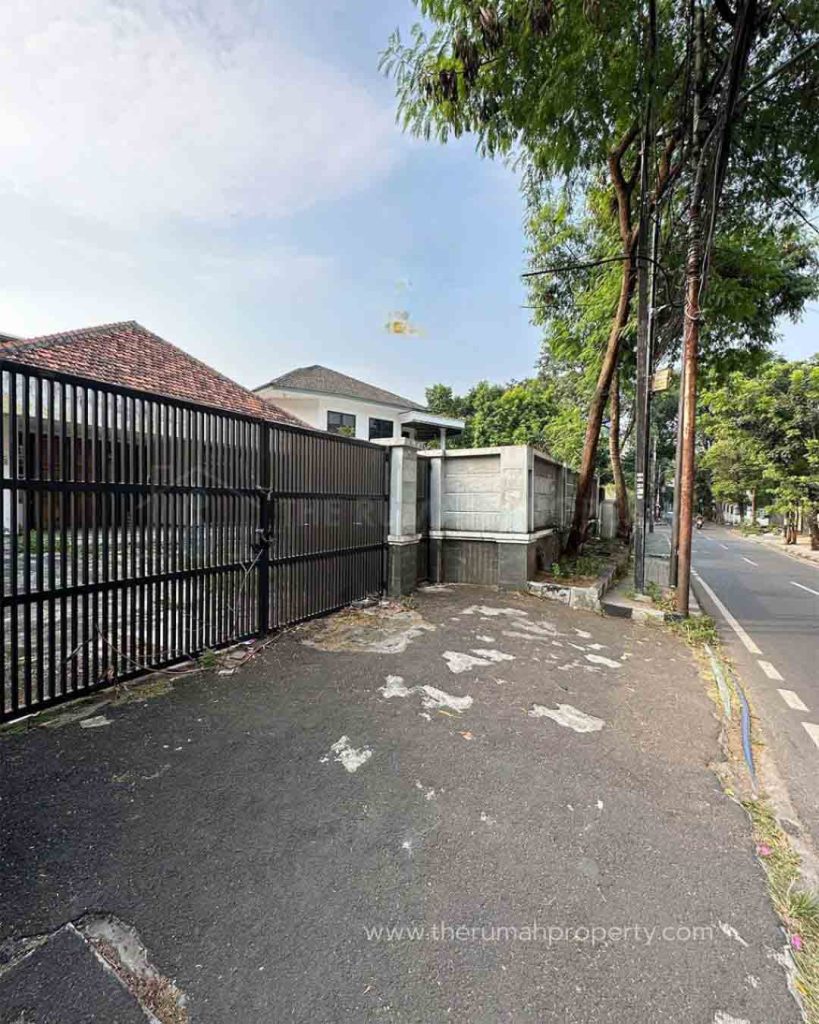 Jual-Rumah-Tua-Hitung-Tanah-di-Menteng-Jakarta-Pusat-Jalan-Lebar-7
