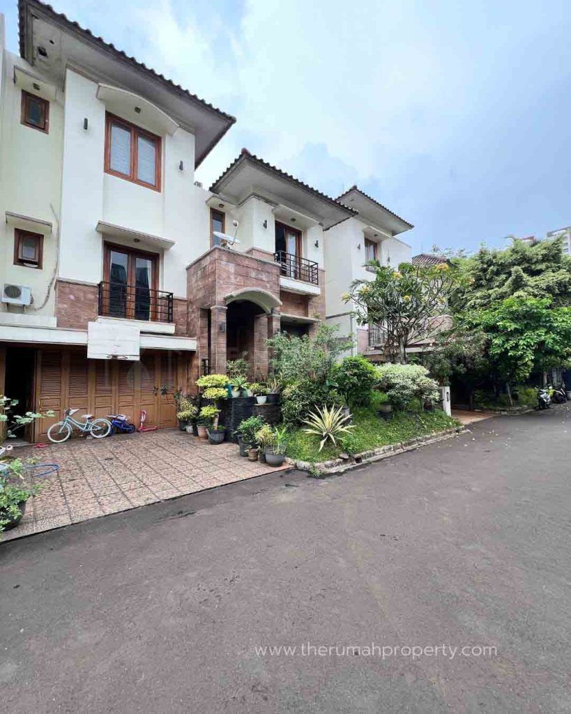 Jual-Townhouse-3-Lantai-di-Cilandak-Jakarta-Selatan-Akses-Mudah-ke-Tol-Cilandak-1