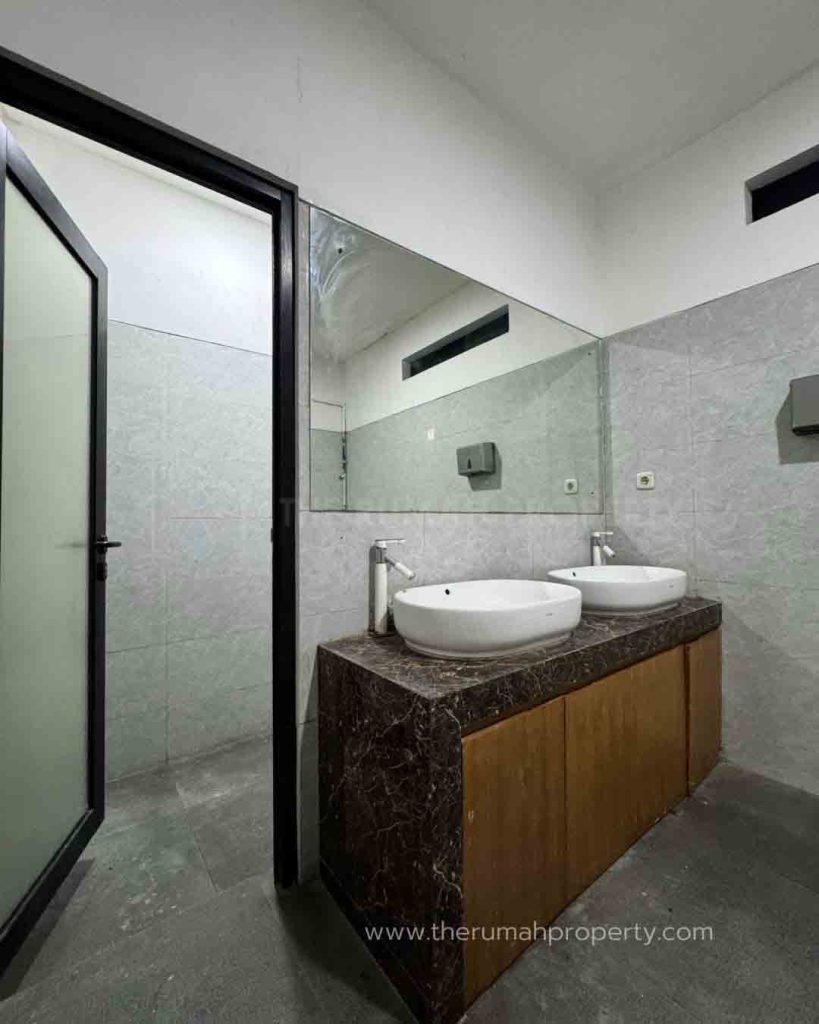 Komersil-Ex-Resto-Dijual-di-Jalan-Kemang-Raya-Jaksel-11