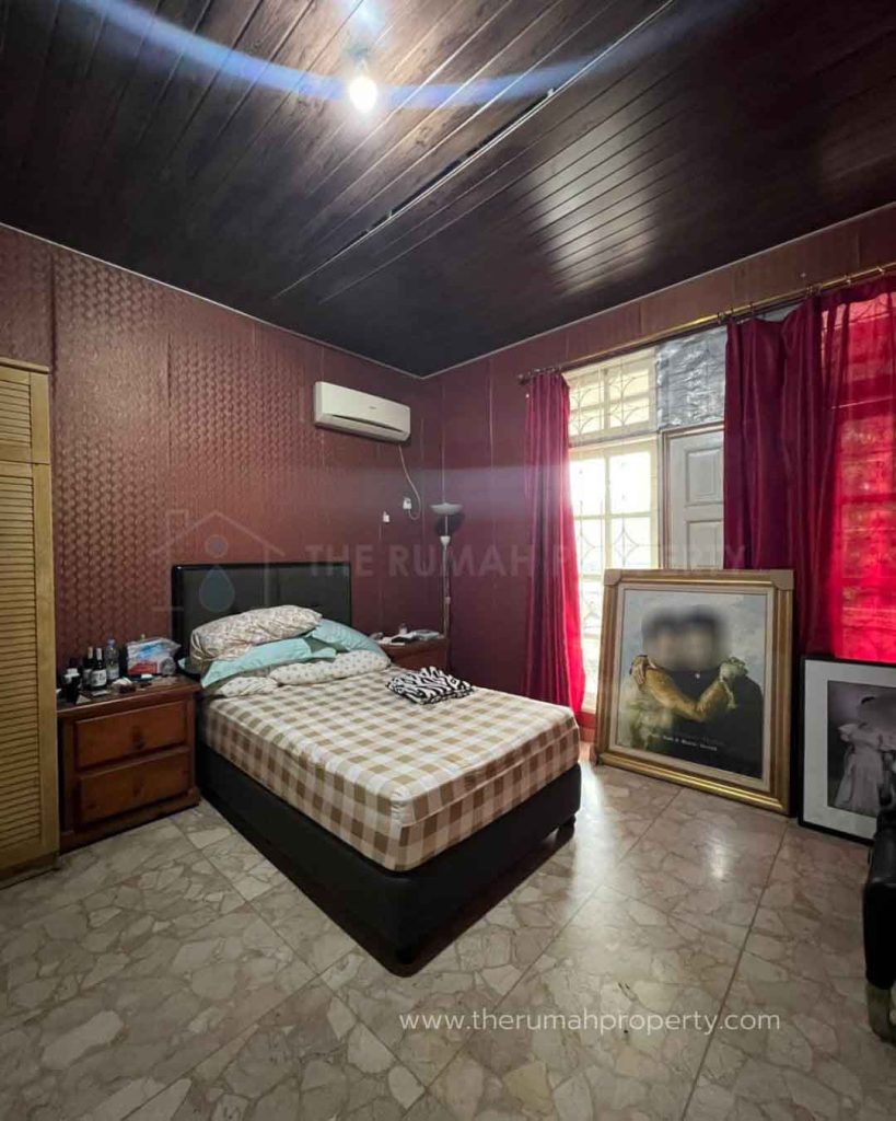 Komplek-Perumahan-Pondok-Indah-Parkir-Luas-Private-Pool-Lingkungan-Exclusive-11