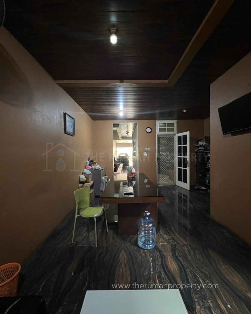 Komplek-Perumahan-Pondok-Indah-Parkir-Luas-Private-Pool-Lingkungan-Exclusive-4