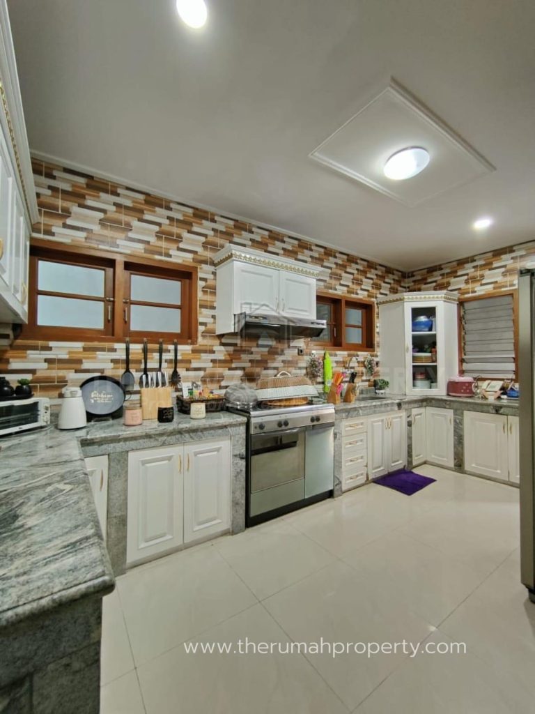 Konsep Dapur dengan Kombinasi Warna dan Motif Menarik (1)