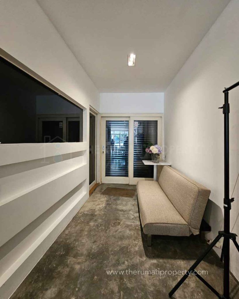 Ruko-3-Lantai-Ex-Studio-Bintaro-Sektor-9-Lokasi-Strategis-Pinggir-Jalan-8