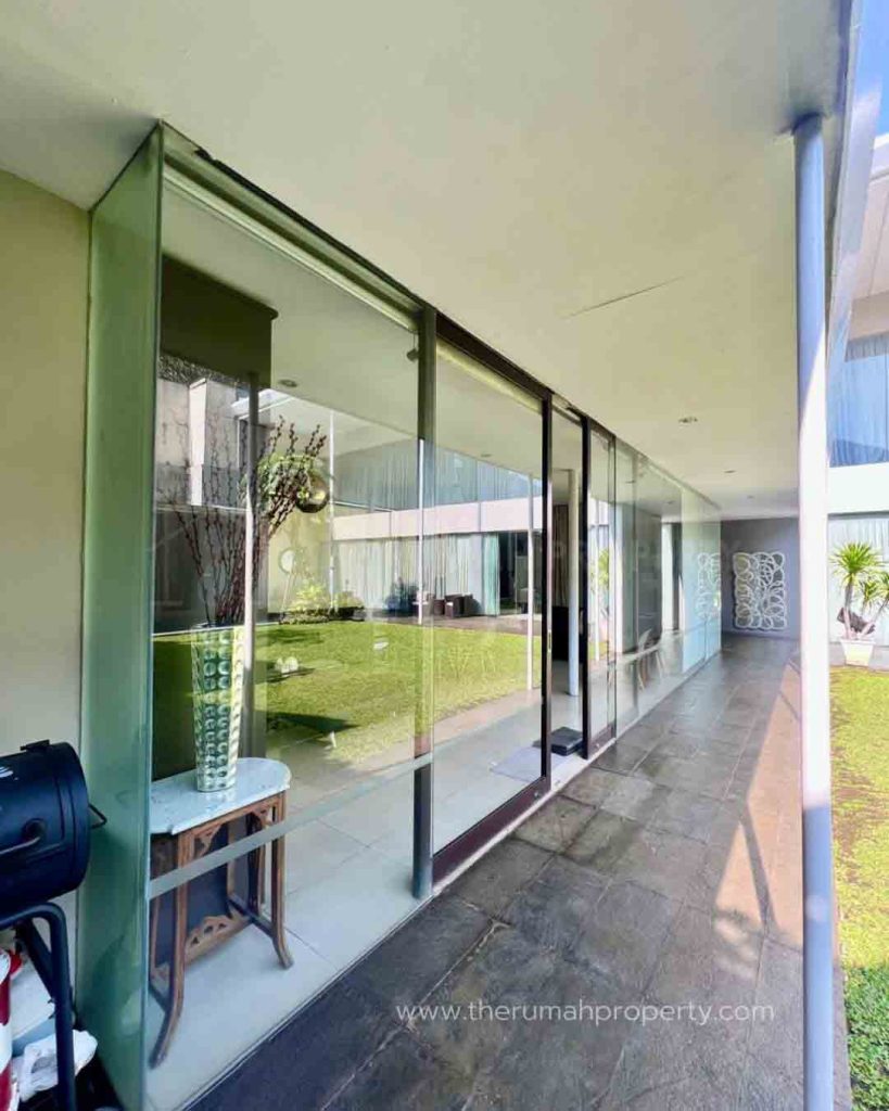 Rumah-1-Lantai-Disewakan-di-Kebayoran-Baru-Jarang-Ada-Best-Area-4