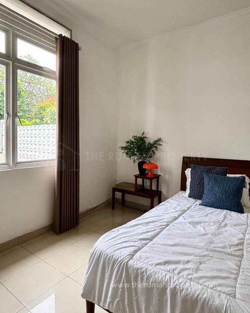 Rumah-1-Lantai-Komplek-Perumahan-Cinere-Depok-Unit-Semi-Furnished-8